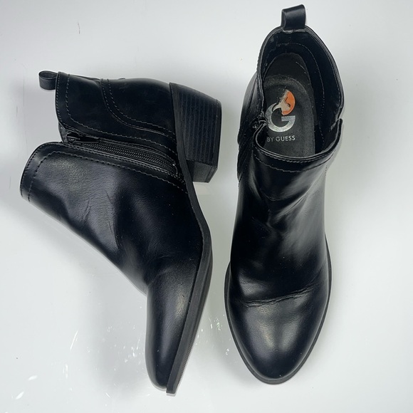 G By Guess Tammie Black Ankle Cut Booties Full Side Zipper Round Toe Vegan 9.5 - Picture 1 of 7